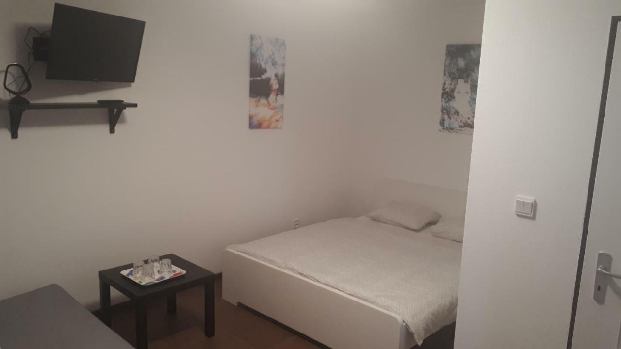 Apartman - Sukromie V Meste Братислава Экстерьер фото