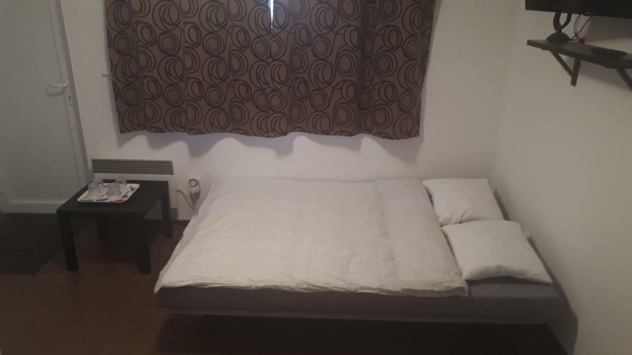 Apartman - Sukromie V Meste Братислава Экстерьер фото